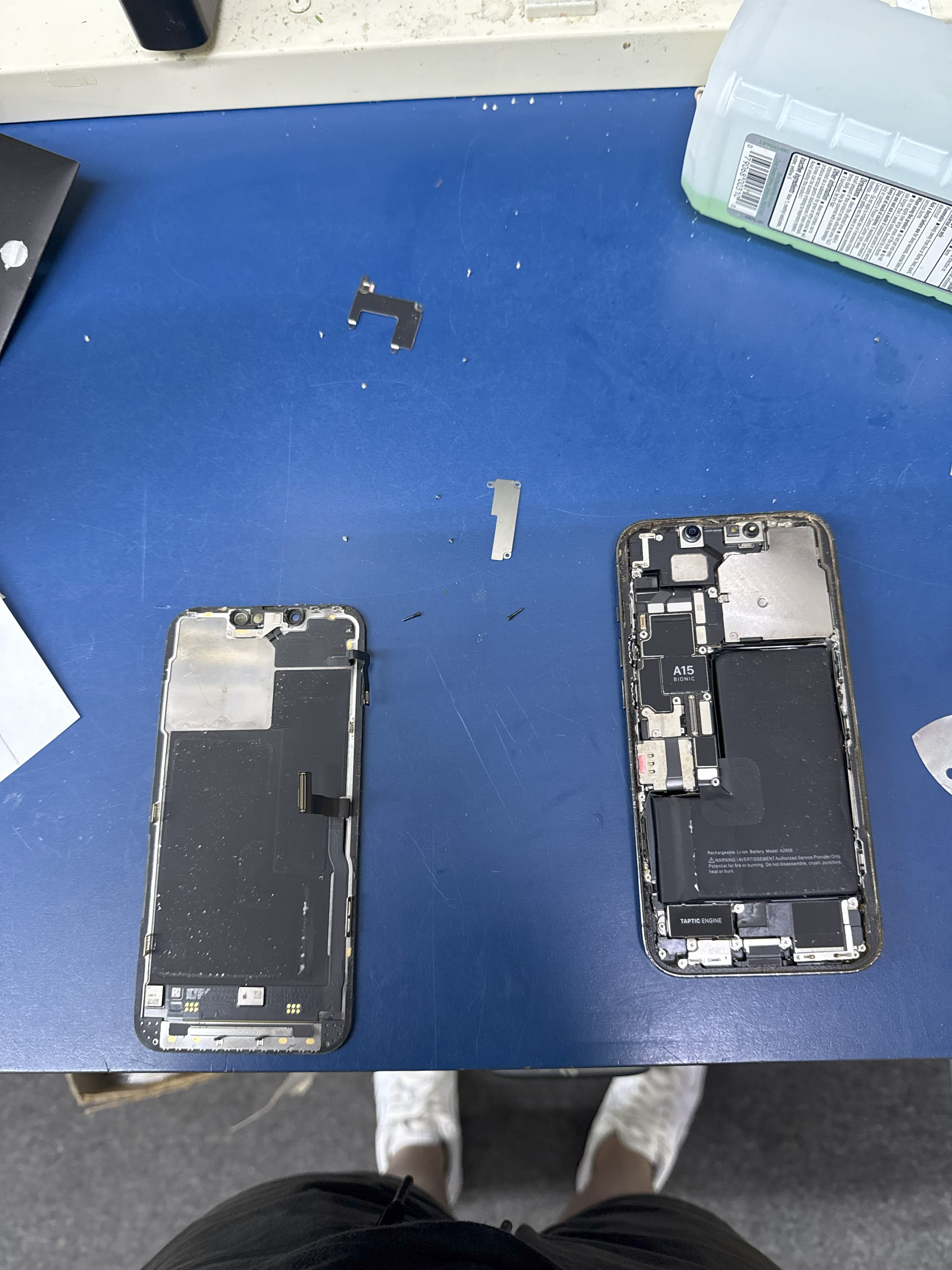 Mobile device repair workstation